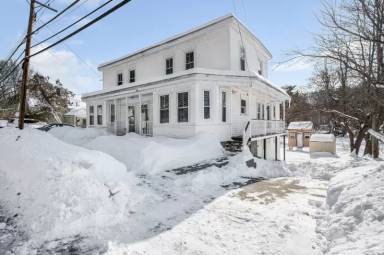 Main picture of 12 Broadway St