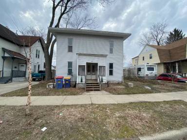 Main picture of 613 Milwaukee Ave NW