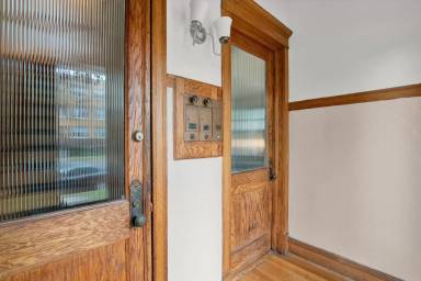 Main picture of 2553 N Spaulding Ave