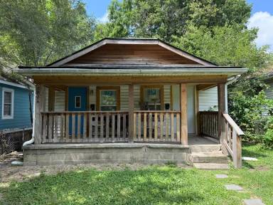 Main picture of 2826 N Denny St