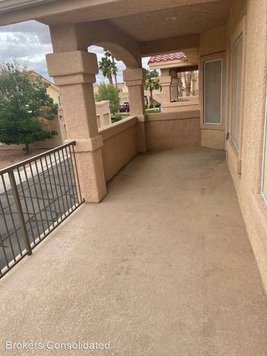 Main picture of Sandstone Condominiums