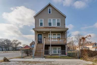 Main picture of 8256 S Mackinaw Ave