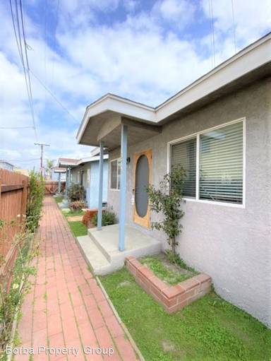 Main picture of 574 W 21st St