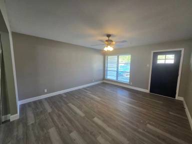 Main picture of 1706 W Hunt St