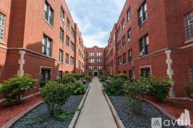 Main picture of 3933 N Janssen Ave