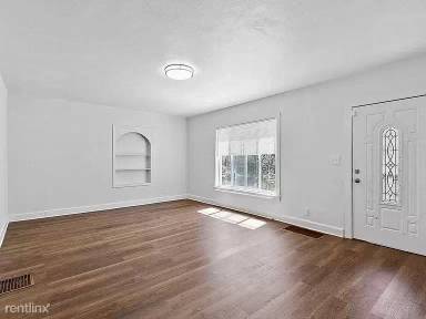 Main picture of 3341 Pinewood Ave