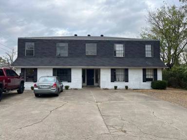 Main picture of 2813 S P St