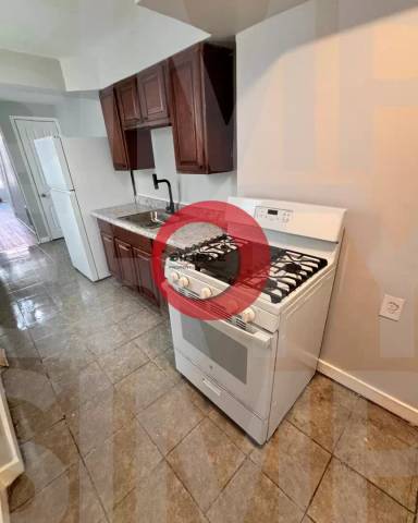 Main picture of 125 Moss St