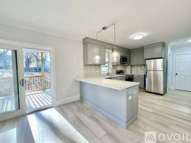 Main picture of 847 Metropolitan Ave