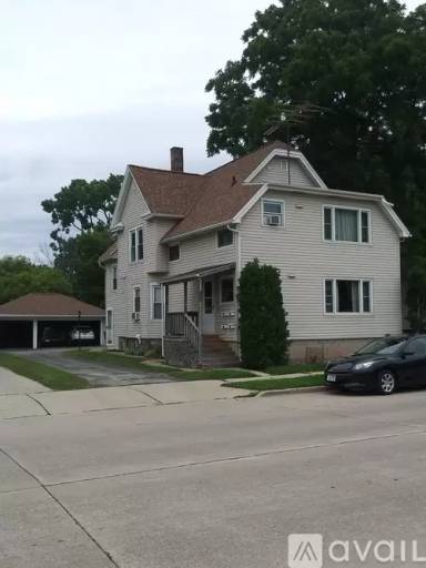 Main picture of 83 E 9th St
