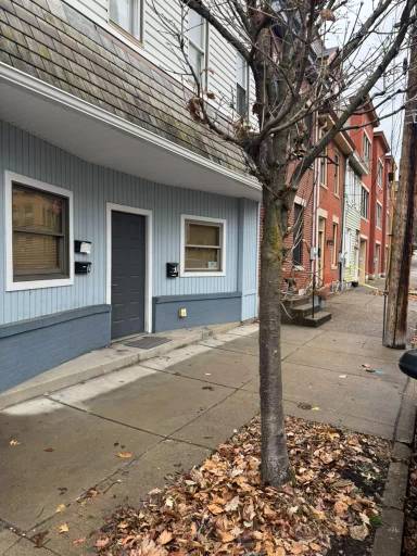 Main picture of 911 James St