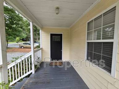 Main picture of 2410 Francis St