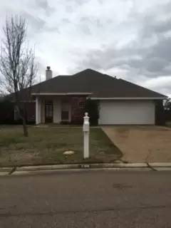 Main picture of 108 Oak Leaf Way