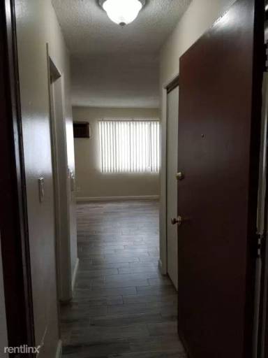 Main picture of 2905 Leeward Ave