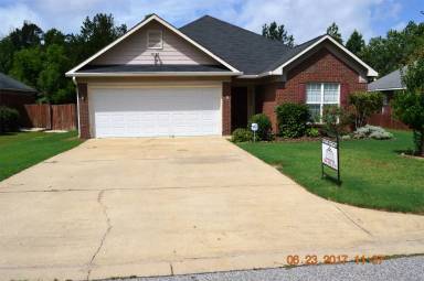 Main picture of 2 Lincolnshire Ln