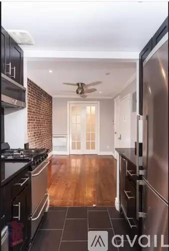 Main picture of 875 8th Ave