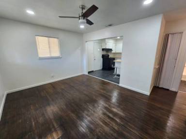 Main picture of 1715 Martin Luther King Dr