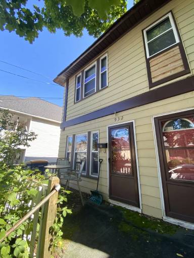 Main picture of 932 5th St NW