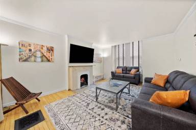 Main picture of 901 S Bishop St