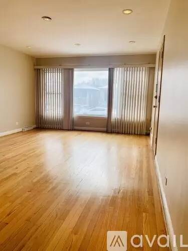 Main picture of 1626 E 92nd Pl