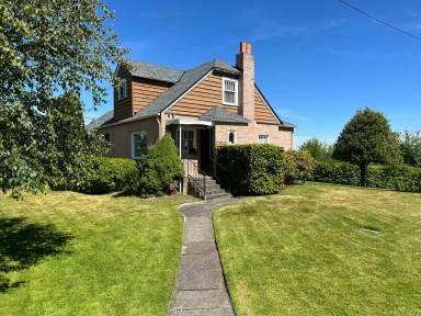 Main picture of 302 N Albert St