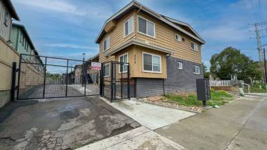 Main picture of 424 Emerald Ave