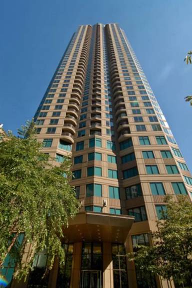 Main picture of 400 N La Salle Dr