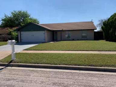 Main picture of 2910 Fairlane Dr