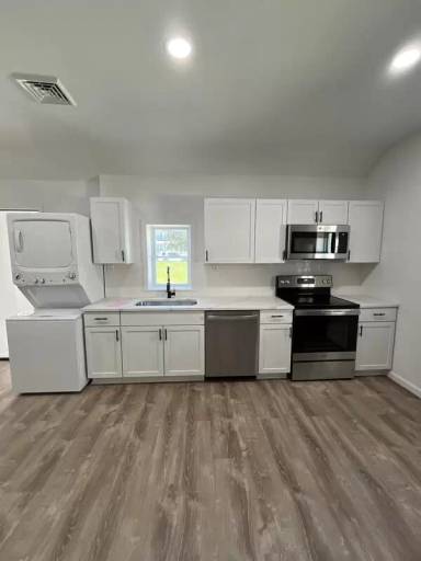 Main picture of 216 Sanders Ave
