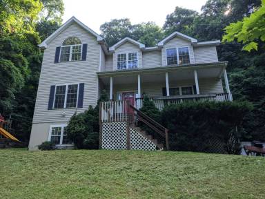 Main picture of 221 Cane Rd