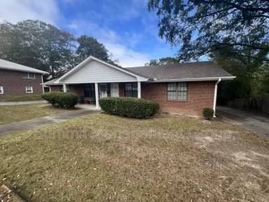 Main picture of Locust Dr NE