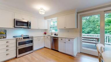 Main picture of 20 Ramapoo Hill Rd