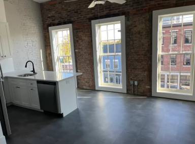 Main picture of 147 E Main St