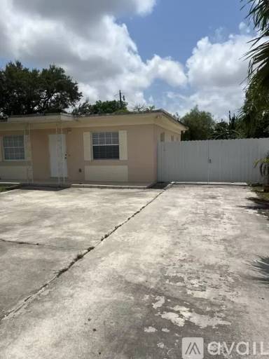 Main picture of 2810 NW 99th St
