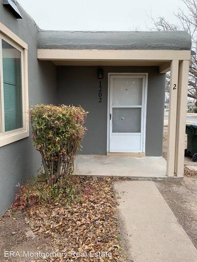 Main picture of 1206 W Edwards St