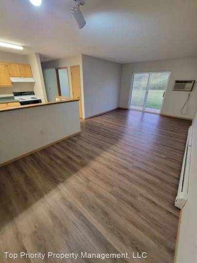 Main picture of 400 13th Ave NW
