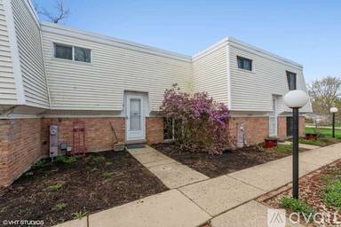Main picture of 34 W 671 Hickory Ct