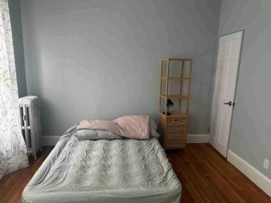 Main picture of 52 Hazelton St