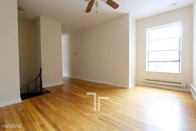 Main picture of 815-23 W Cornelia Ave