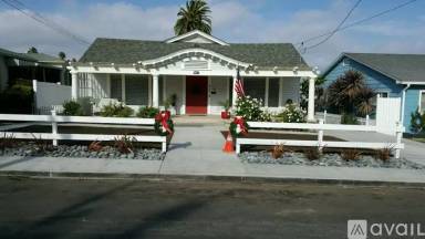 Main picture of 448 W 38th St