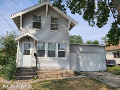 Main picture of 415 3rd Ave NE