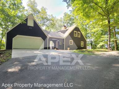 Main picture of 2233 Lakefront Dr