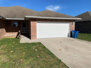 Main picture of 1519 W Garrett Ln
