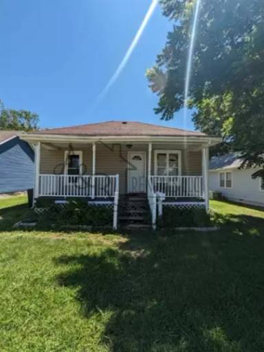 Main picture of 802 W 3rd St