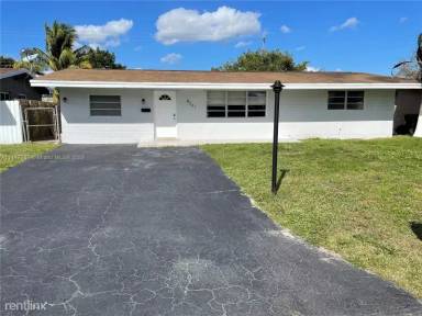 Main picture of 8261 NW 10th St