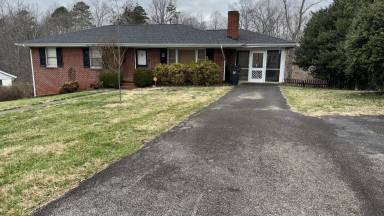 Main picture of 1531 Club Dr