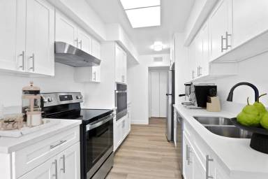 Main picture of Rexford Drive Apartments