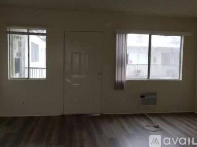 Main picture of 272 W 8th St