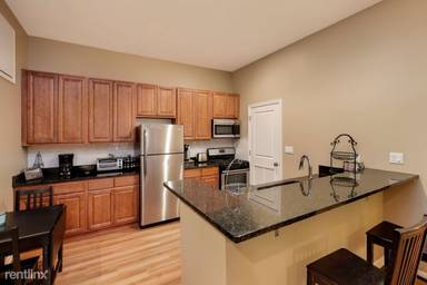 Main picture of 3213 N Sheffield Ave