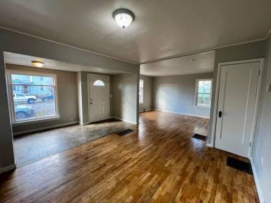 Main picture of 312 NW 7th St